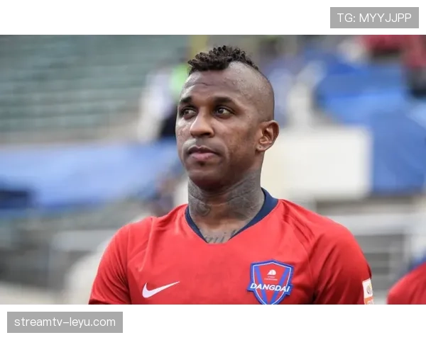 智利队高压逼抢战术成效显著，整体表现引关注