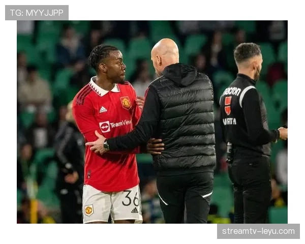 曼联危机四伏:滕哈格的战术实验彻底失败,豪门地位岌岌可危,球队内部矛盾暴露! 曼联危机四伏:滕哈格的战术实验彻底失败,豪门地位岌岌可危,球队内部矛盾暴露!