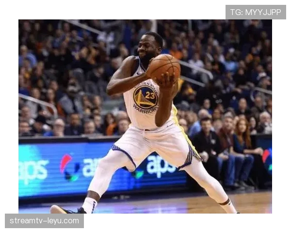 比卢普斯无球跑动改变防守布局，关键回合主导球队进攻节奏